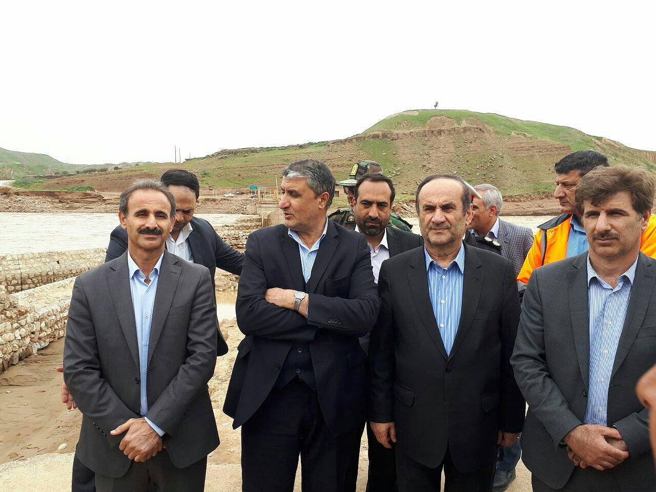 وزیر راه و شهرسازی از مناطق سیل زده بازدید کرد