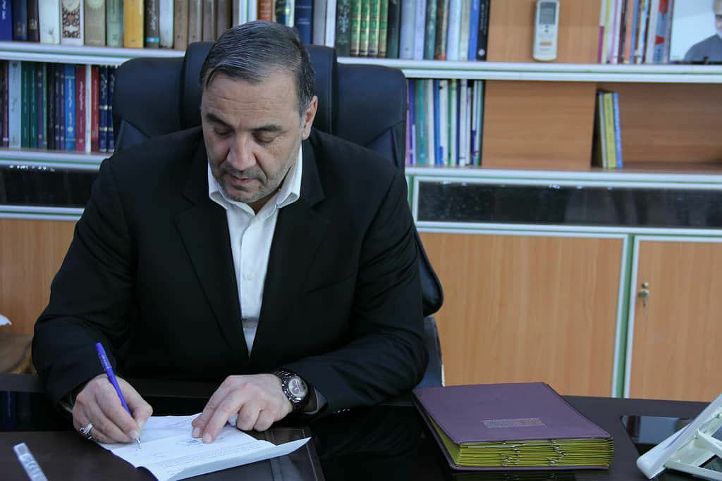 استاندار ایلام به مناسبت روز ارتش جمهوری اسلامی ایران پیام تبریک صادر کرد