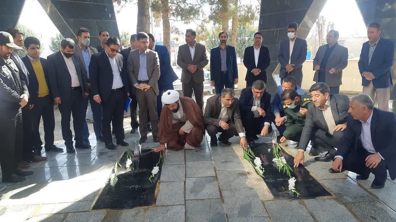 ادای احترام معاون سیاسی امنیتی استاندار ایلام به مقام شهدای گمنام در سیروان