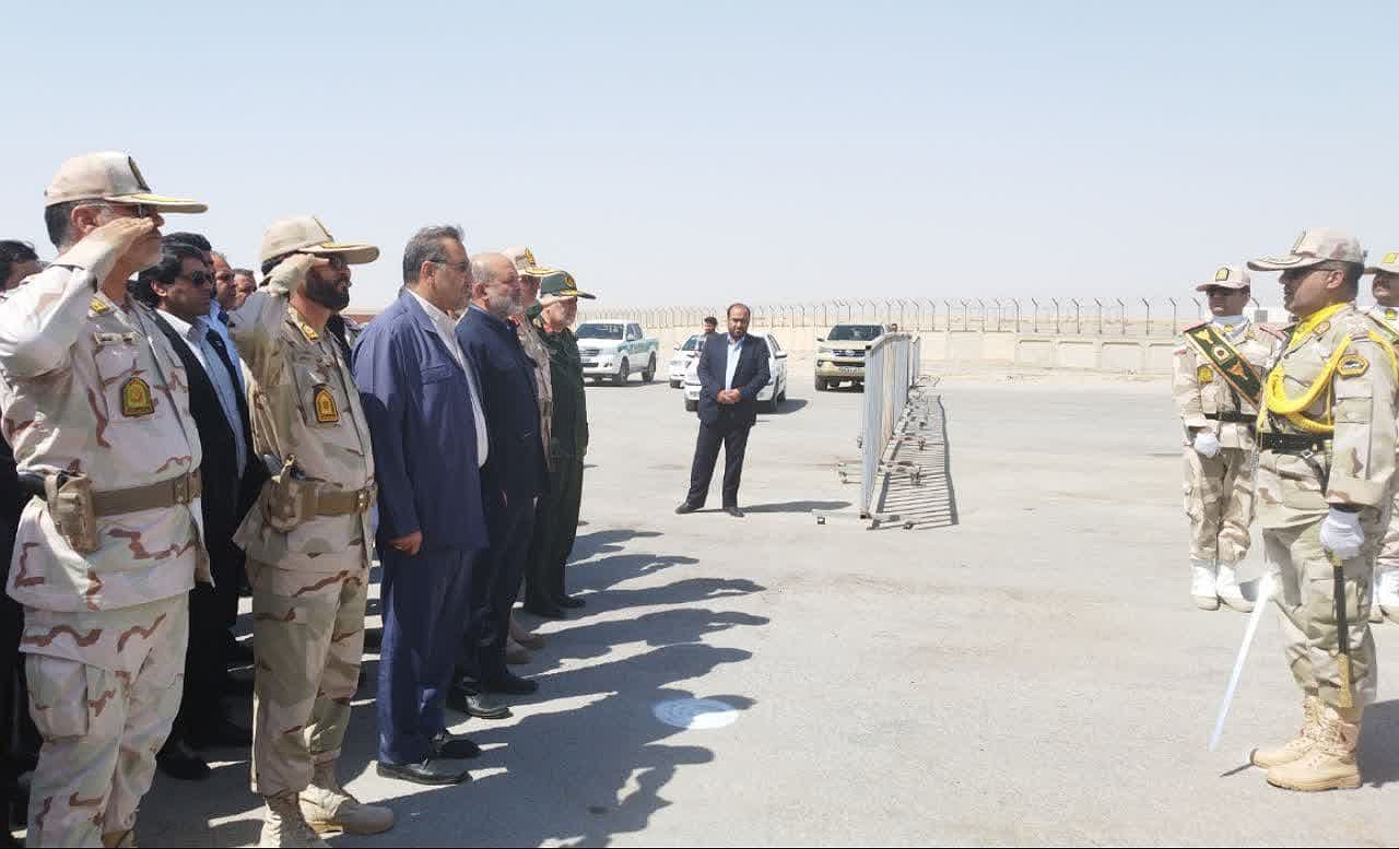 تاکید وزیر کشور بر افزایش درب‌های خروج و ورود پایانه مرزی مهران