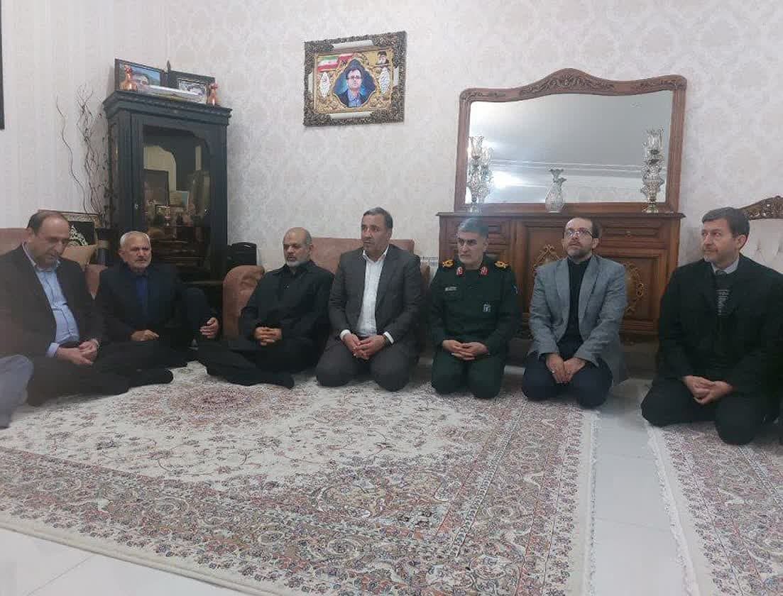 دیدار وزیر کشور و استاندار ایلام با خانواده شهید رضایی‌نژاد