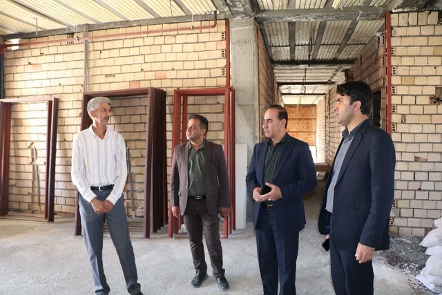 فرماندار ملکشاهی به همراه مدیرکل فنی‌وحرفه‌ای استان ایلام از ساختمان در دست احداث اداره فنی‌وحرفه‌ای این شهرستان بازدید کرد.