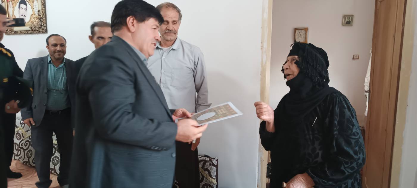دیدار فرماندار شهرستان مهران با خانواده معظم شهدا