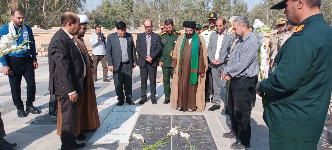 غبارروبی مزار شهدای امامزاده سید حسن(ع) مهران به مناسبت هفته دفاع مقدس برگزار شد