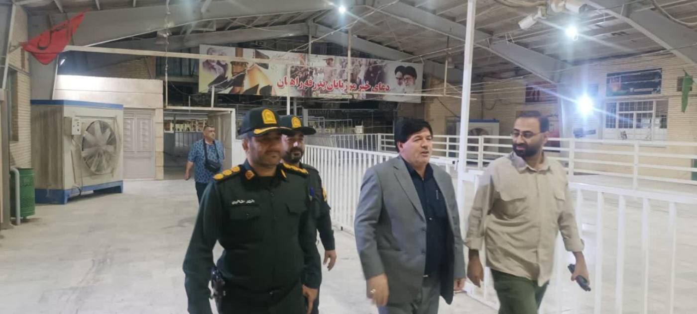 بازدید سرزده فرماندار مهران از پایانه مرزی شهید سلیمانی؛ تردد در مرز مهران به صورت ۲۴ ساعته جریان دارد