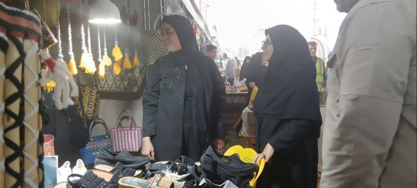 ♻️ بازدید مدیرکل امور بانوان و خانواده استانداری و مدیرکل سرمایه‌گذاری و اشتغال استانداری از غرفه‌های بانوان کارآفرین در پایانه شهید رئیسی ( برکت)