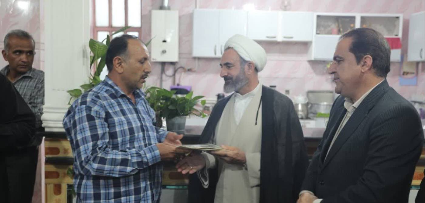 دیدار استاندار با خانواده شهدا