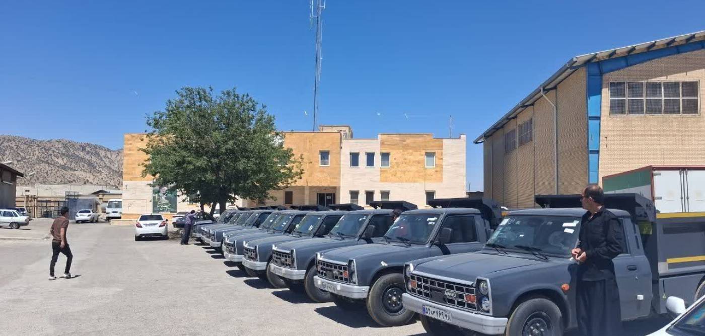  تحویل ۱۱ دستگاه خودرو حمل پسماند