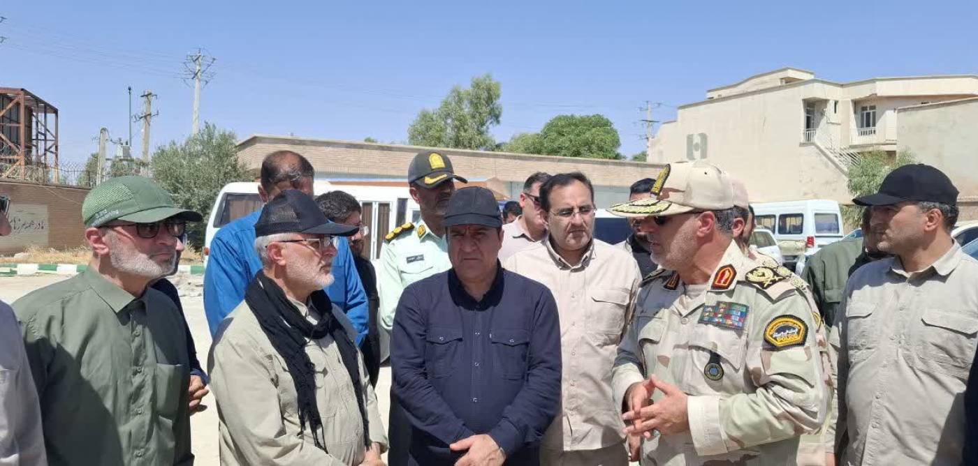 بازدید قائم مقام و معاون امنیتی و انتظامی وزیر کشور و دکتر کرمی استاندار ایلام از هنگ مرزی مهران؛ ادای احترام به شهدای مدافع امنیت