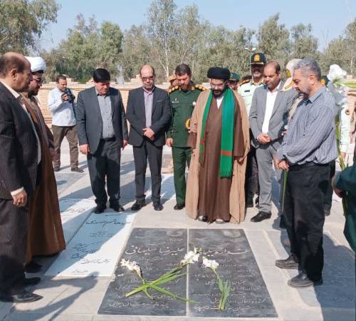غبارروبی مزار شهدای امامزاده سید حسن(ع) مهران به مناسبت هفته دفاع مقدس برگزار شد