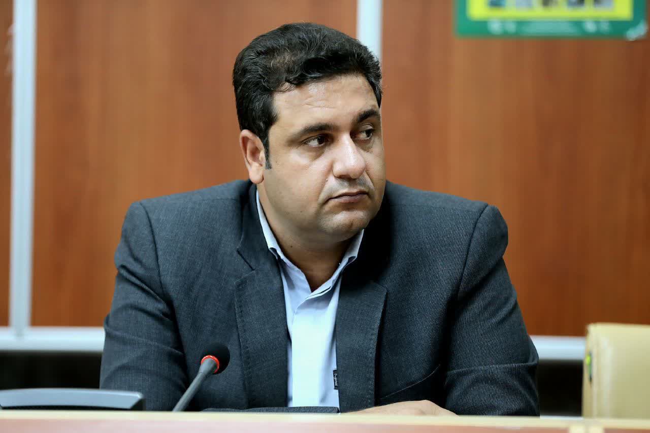 پیام فرماندار شهرستان چرداول به مناسبت هفته فراجا  به گزارش روابط عمومی فرمانداری شهرستان چرداول، محمد گراوند فرماندار شهرستان چرداول به مناسبت فرارسیدن هفته فراجا، پیامی صادر کرد. متن پیام به شرح زیر است:  بسمه‌تعالی هفته فراجا فرصتی ارزشمند برای تجلیل از مجاهدت‌ها و تلاش‌های شبانه‌روزی سبزپوشان غیور و فداکار نیروی انتظامی جمهوری اسلامی ایران است؛ نیروهای خدومی که با ایثار، تعهد و شجاعت در تمامی عرصه‌ها، به‌ویژه در تأمین نظم، امنیت و آرامش عمومی جامعه نقش‌آفرینی می‌کنند. بی‌تردید امنیت پایدار، حاصل تعامل سازنده میان مردم و پلیس مقتدر و قانون‌مدار است و هر اندازه این همراهی و اعتماد متقابل تقویت شود، زمینه‌ تحقق جامعه‌ای امن‌تر و آرام‌تر فراهم خواهد شد. اینجانب ضمن گرامی‌داشت یاد و خاطره شهدای والامقام فراجا ، هفته فراجا را به تمامی کارکنان خدوم، فرماندهان و خانواده‌های محترم آنان تبریک و تهنیت عرض می‌نمایم و توفیق روزافزون این عزیزان را در مسیر خدمت به نظام مقدس جمهوری اسلامی ایران از درگاه خداوند متعال مسئلت دارم.  محمد گراوند فرماندار شهرستان چرداول