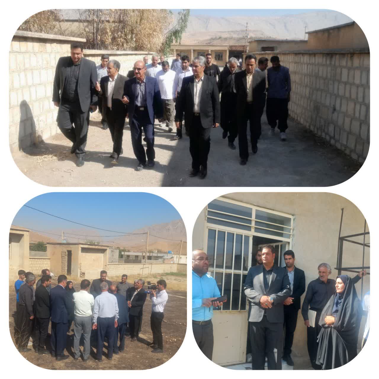 به گزارش روابط عمومی فرمانداری شهرستان چرداول روز چهارشنبه ۱۶ مهر ماه فرماندار به همراه بخشدار مرکزی و دیگر مسئولان با حضور در روستای هلسم ،با مردمان نجیب این روستا دیدار چهره به چهره جهت حل مشکلات و پیگیری مطالبات آنان نمودند.  محمد گراوند فرماندار چرداول خدمت بی منت به مردم را وظیفه مسئولان دانست و تاکید نمود برنامه روستاگردی جهت ارتباط چهره به چهره با مردم و پیگیری حل مشکلات آنان در دستور کار است. فرماندار با بیان اقدامات انجام شده در این روستا و همچنین بررسی مطالبات و نیازمندی های این روستا، پیگیر حل مشکلات از طریق مختلف شد.  روابط عمومی فرمانداری شهرستان چرداول  https://t.me/farmandarichardavolilam